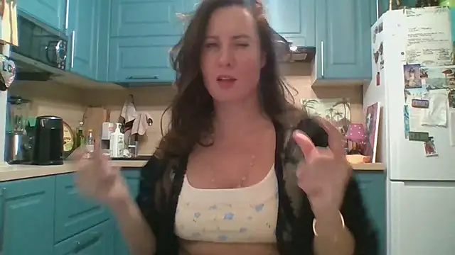 ALICAINWONDERLAND online show from November 26, 5:24 pm