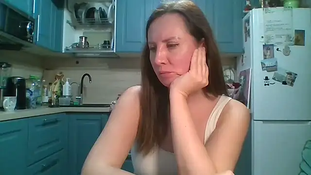 ALICAINWONDERLAND online show from April 12, 5:05 pm