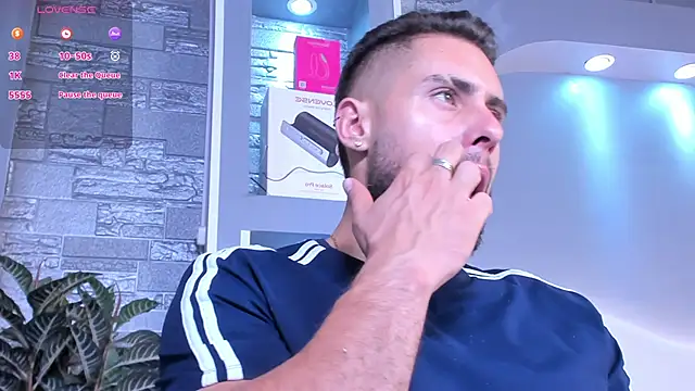 dominic de luca online show from April 3, 2:18 am