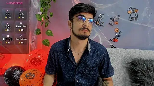 AaronFuentes7 online show from October 12, 1:34 pm
