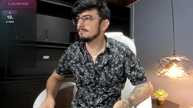 AaronFuentes7 online show from September 24, 5:41 pm