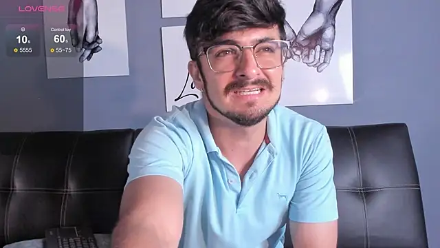 AaronFuentes7 online show from October 7, 6:20 pm