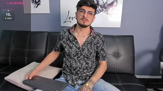 AaronFuentes7 online show from September 12, 7:35 pm