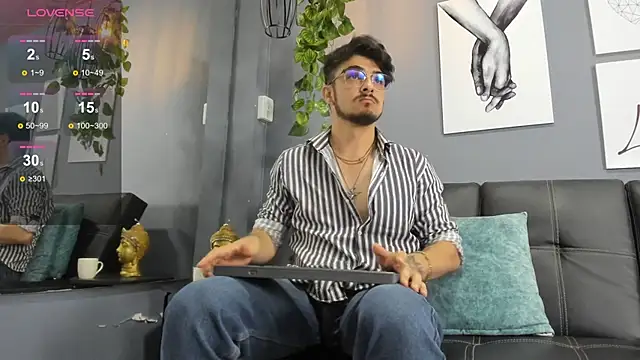 AaronFuentes7 online show from September 19, 6:01 pm