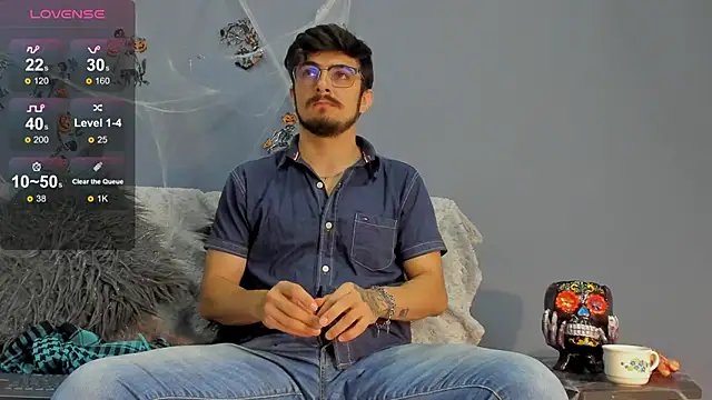 AaronFuentes7 online show from October 14, 6:52 pm