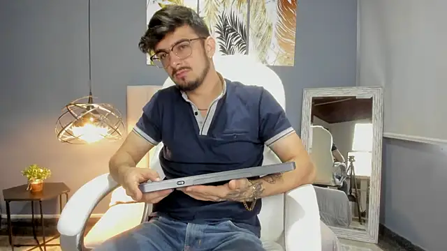 AaronFuentes7 online show from September 17, 5:37 pm