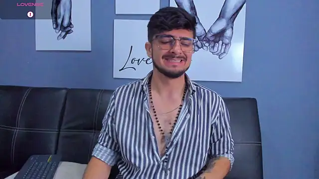 AaronFuentes7 online show from September 10, 5:45 pm