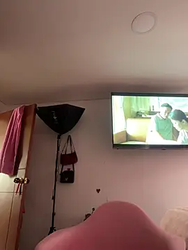 larsonbeverly online show from March 23, 8:19 pm