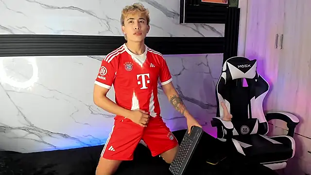 Snapshot of Saimonvela chatting on November 13, 7:45 am Saimonvela online show from November 13, 7:45 am