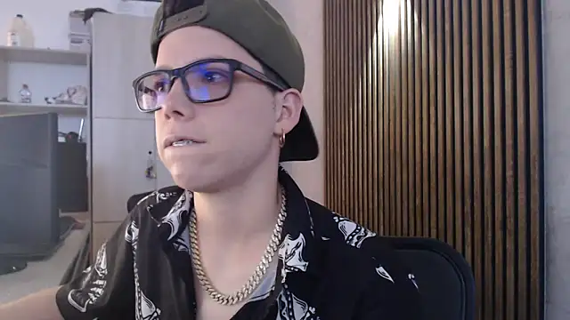 SpencerMontgomery online show from November 16, 4:34 pm