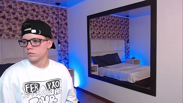 SpencerMontgomery online show from October 22, 7:46 pm