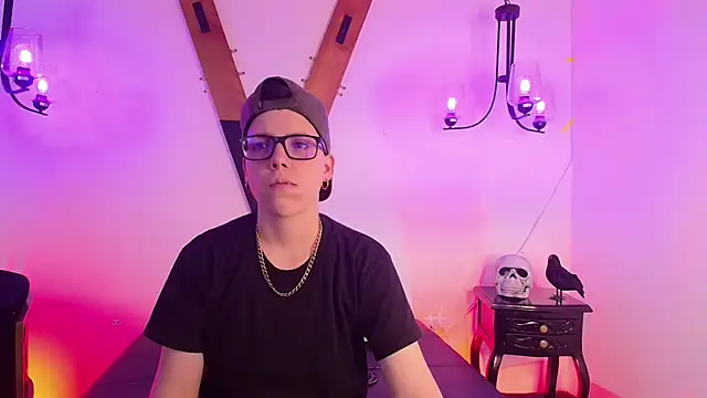 SpencerMontgomery online show from November 25, 7:58 pm