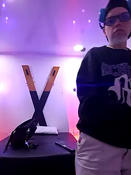 SpencerMontgomery online show from November 15, 4:22 pm