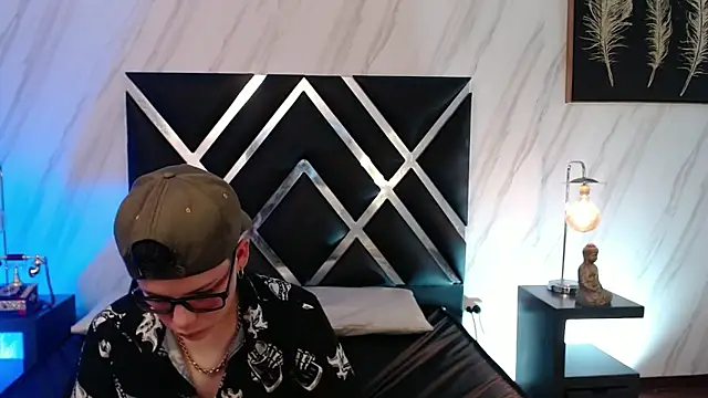 SpencerMontgomery online show from December 1, 7:59 pm