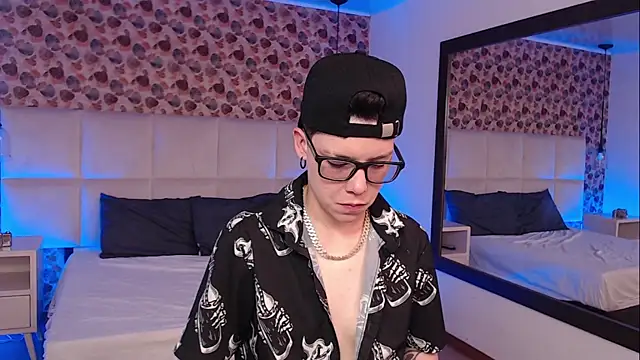 SpencerMontgomery online show from October 19, 4:32 pm