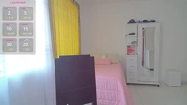 Snapshot of violetta_blackk chatting on September 24, 5:30 pm violetta blackk online show from September 24, 5:30 pm