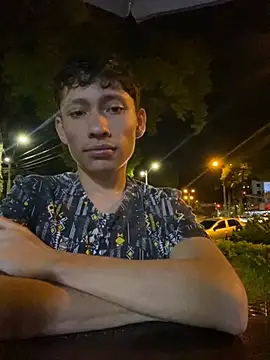 Snapshot of elfernh chatting on November 9, 3:10 am elfernh online show from November 9, 3:10 am