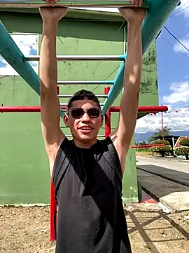 Snapshot of elfernh chatting on December 16, 2:54 pm elfernh online show from December 16, 2:54 pm