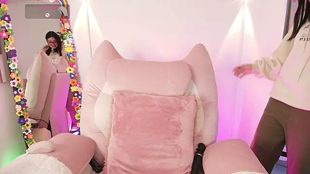 Snapshot of justonecute chatting on January 7, 11:54 pm justonecute online show from January 7, 11:54 pm