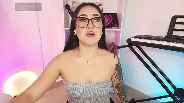 Snapshot of justonecute chatting on January 7, 12:37 am justonecute online show from January 7, 12:37 am