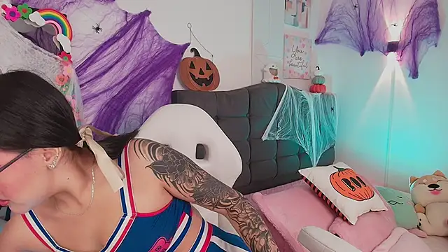 Snapshot of justonecute chatting on October 14, 11:36 pm justonecute online show from October 14, 11:36 pm