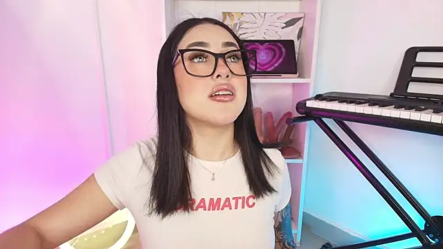 Snapshot of justonecute chatting on January 6, 12:03 am justonecute online show from January 6, 12:03 am