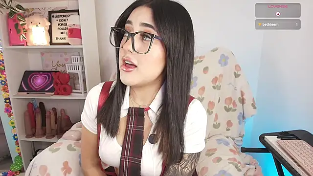 Snapshot of justonecute chatting on March 2, 12:00 am justonecute online show from March 2, 12:00 am