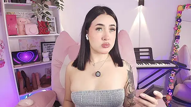 justonecute online show from April 18, 3:42 am