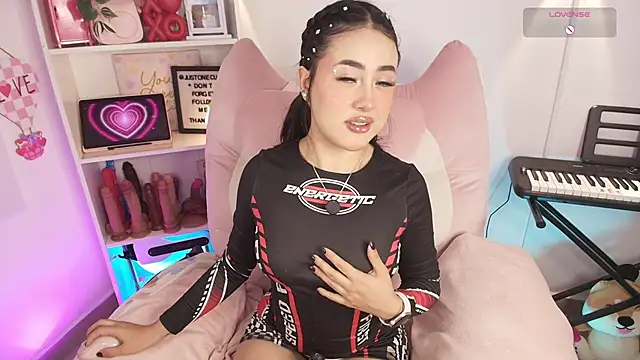 justonecute online show from March 23, 11:37 pm