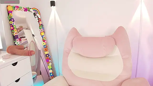 Snapshot of justonecute chatting on June 16, 11:49 pm justonecute online show from June 16, 11:49 pm