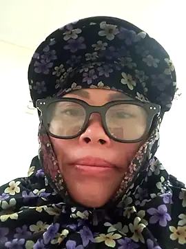 CoMay003 online show from November 26, 6:13 am