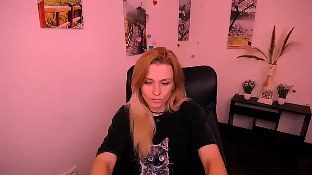 Snapshot of PeppyMia chatting on September 19, 4:49 am PeppyMia online show from September 19, 4:49 am