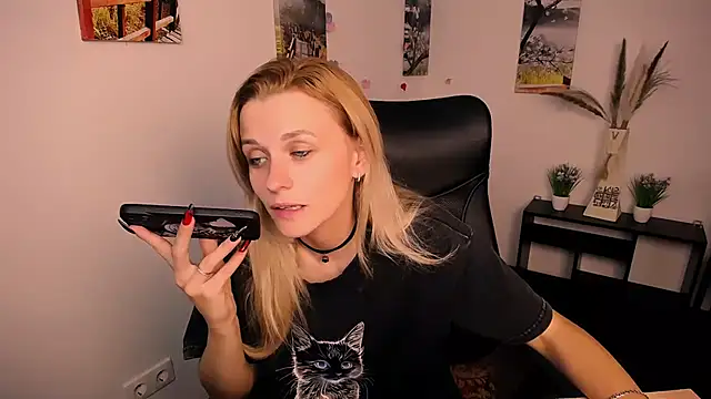 Snapshot of PeppyMia chatting on September 9, 6:23 am PeppyMia online show from September 9, 6:23 am