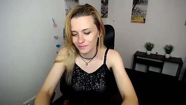 Snapshot of PeppyMia chatting on October 24, 6:12 am PeppyMia online show from October 24, 6:12 am