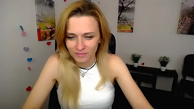 Snapshot of PeppyMia chatting on November 8, 7:56 am PeppyMia online show from November 8, 7:56 am