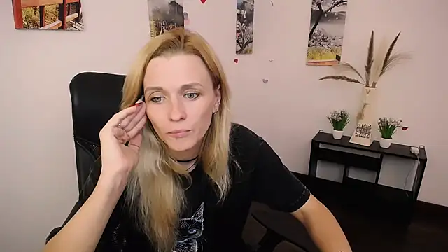 Snapshot of PeppyMia chatting on September 22, 7:47 am PeppyMia online show from September 22, 7:47 am