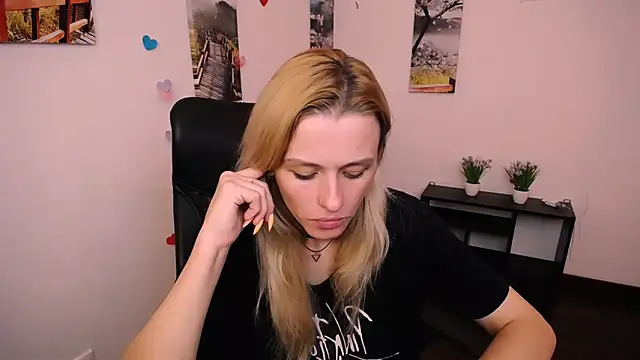 Snapshot of PeppyMia chatting on September 30, 6:52 am PeppyMia online show from September 30, 6:52 am