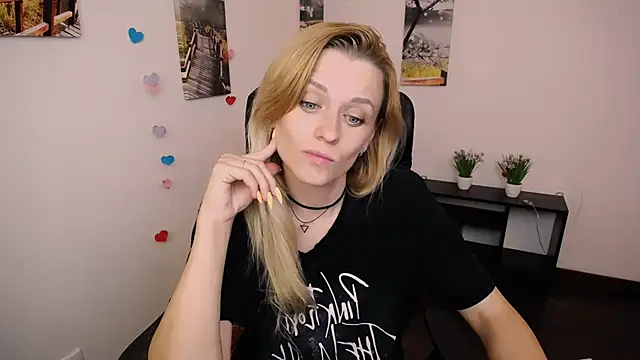 Snapshot of PeppyMia chatting on September 30, 8:26 pm PeppyMia online show from September 30, 8:26 pm