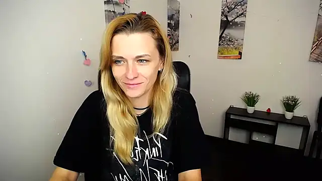 Snapshot of PeppyMia chatting on October 28, 7:07 am PeppyMia online show from October 28, 7:07 am