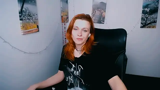 Snapshot of PeppyMia chatting on February 24, 7:37 pm PeppyMia online show from February 24, 7:37 pm