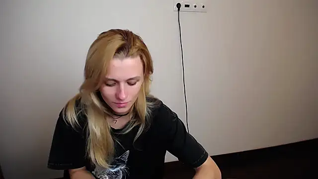 Snapshot of PeppyMia chatting on September 21, 7:13 am PeppyMia online show from September 21, 7:13 am