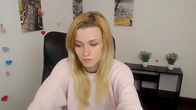 Snapshot of PeppyMia chatting on October 12, 7:10 am PeppyMia online show from October 12, 7:10 am