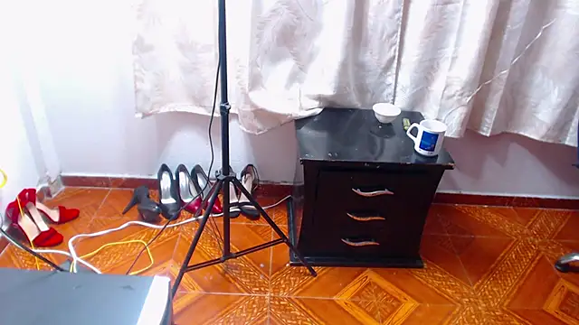 Aliizz ds online show from December 1, 10:54 pm