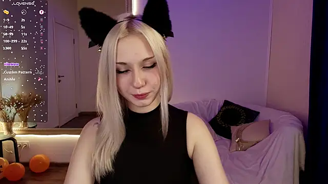 Snapshot of CatEyePro chatting on November 27, 2:23 am CatEyePro online show from November 27, 2:23 am