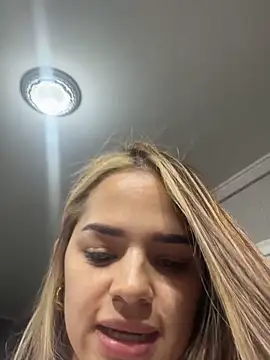 Snapshot of Sex_Samanta chatting on October 18, 3:41 am Sex Samanta online show from October 18, 3:41 am