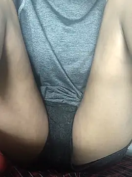 Snapshot of tanisha-2005 chatting on November 4, 4:22 pm tanisha-2005 online show from November 4, 4:22 pm