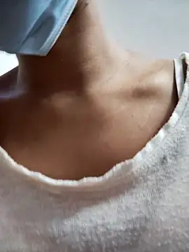 Snapshot of tanisha-2005 chatting on December 3, 11:36 pm tanisha-2005 online show from December 3, 11:36 pm