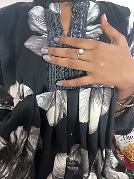 Snapshot of tanisha-2005 chatting on November 11, 5:19 pm tanisha-2005 online show from November 11, 5:19 pm