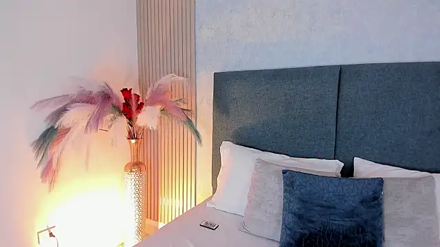 Laura Ivy online show from April 16, 1:23 pm