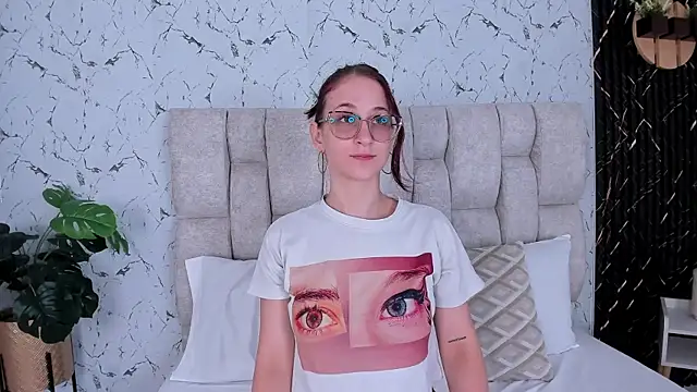 Laura Ivy online show from November 11, 12:55 pm